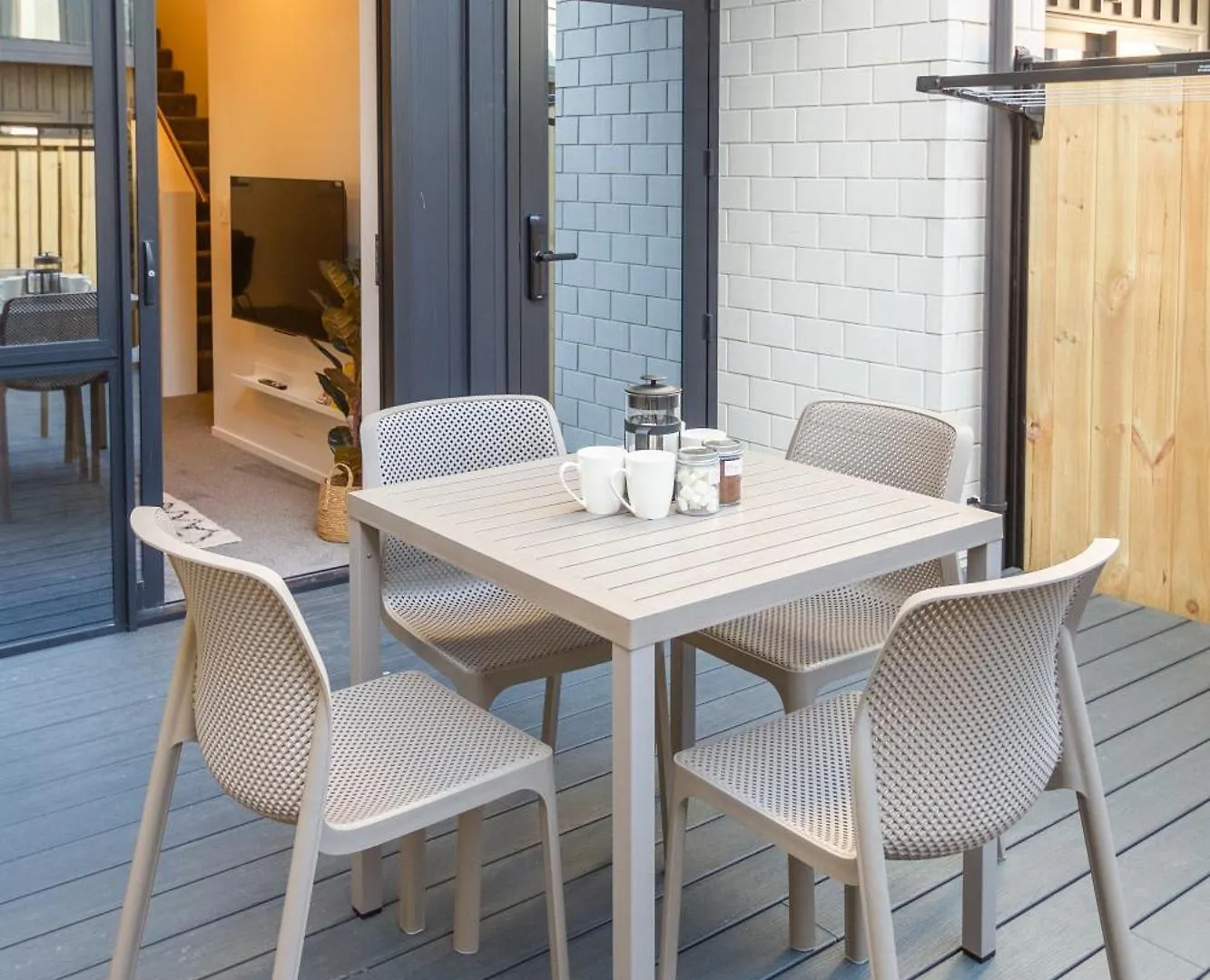 Tuam Street Delight 4 Bed 4 Bath Apartment Christchurch 0*,
